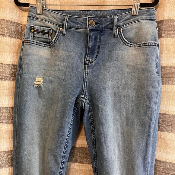 Calvin Klein Light Wash Curvy Skinny Leg Jeans Size 27/32 - Picture 4 of 15
